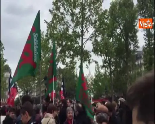 Parigi, la prima manifestazione contro il nuovo presidente Macron
