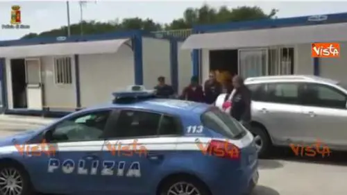 Migranti, sbarcano in 700 nel Ragusano: sospetto scafista fermato