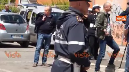 Rogo a Centocelle, una residente si commuove: "Viviamo male"