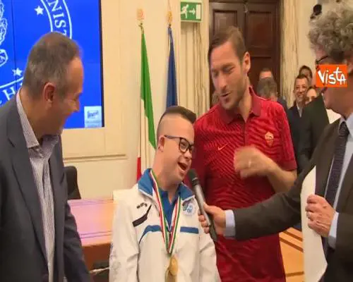 Atleta disabile a Totti: "Emozionato, batti la Juve"