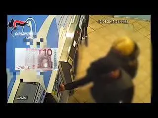 Banconote fac-simile per “fregare” i cambia valute automatici: sette indagati.