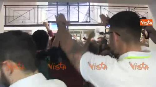 L'intervento della polizia dopo il blitz di Casapound contro Virginia Raggi