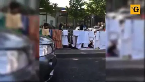 Milano, il "mercato" abusivo tra traffico e bus