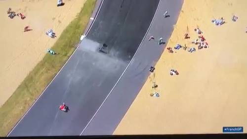 Moto3, olio in pista a Le Mans: cadono tutti
