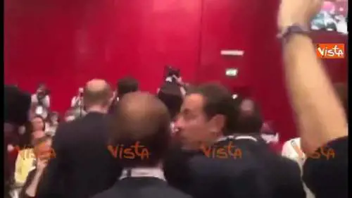 Minniti contestato al Salone del Libro. "Siete razzisti!" 