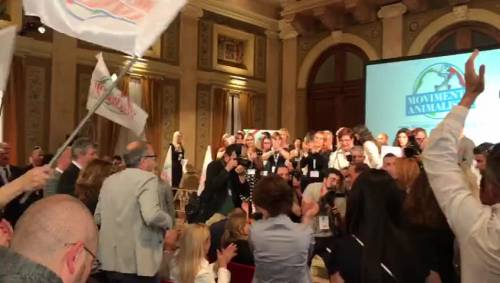 Standing ovation per la nascita del primo Movimento animalista d'Italia