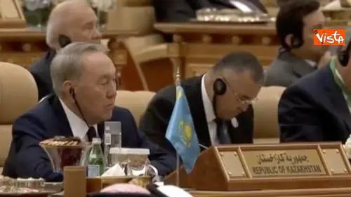 Trump alla conferenza dei Paesi Arabi: uniti contro l’estremismo islamista