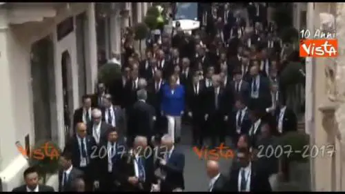 I leader del G7 passeggiano a Taormina 