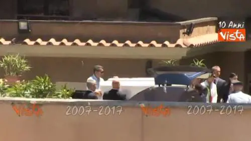 Funerali Biagiotti, il feretro bianco lascia la Basilica di Santa Maria degli Angeli