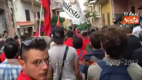 G7, "Itivinni" il coro in siciliano si alza dal corteo