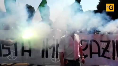 A Milano il corteo "No Invasion" contro l'accoglienza