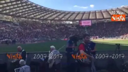 "Totti è la Roma" lo striscione esposto in curva per l'ultima partita del Pupone