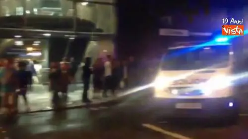 Furgone sulla folla a Londra, evacuata la stazione di London Bridge