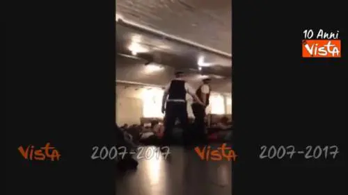 Attacco a Londra, la polizia dà l'allarme in un bar