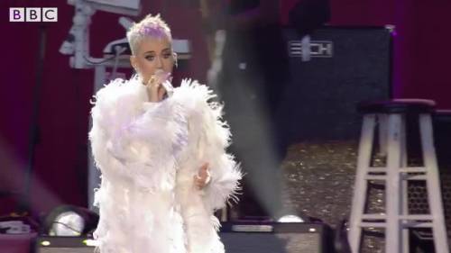 Anche Katy Perry tra le star del concerto di Manchester