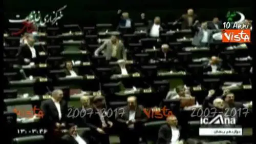 Iran, la rabbia dei deputati alla ripresa della seduta al Parlamento