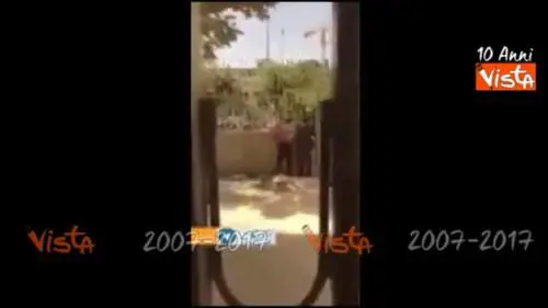 Iran, assalto al Parlamento: gente in fuga