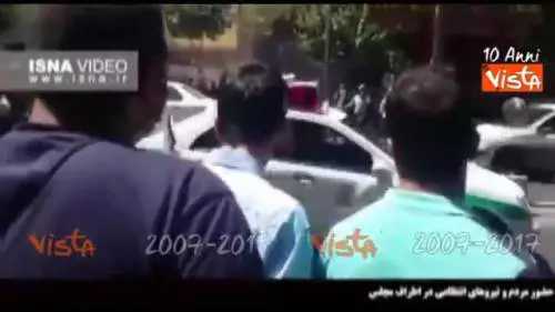 Iran, assalto al Parlamento arriva la polizia