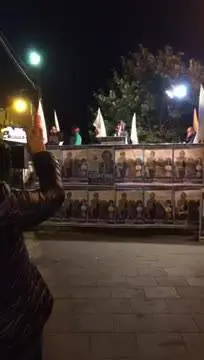 Il comizio del politico calabrese diventa virale