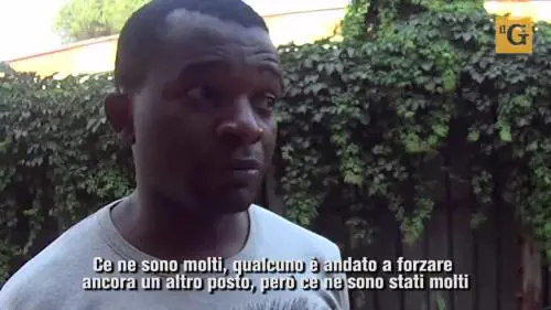 Via Vannina, centinaia di migranti accampati in strada dopo lo sgombero