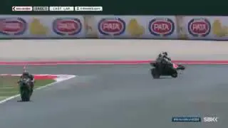 Superbike, Gp Misano. Rea travolge Davies: illeso (o quasi)