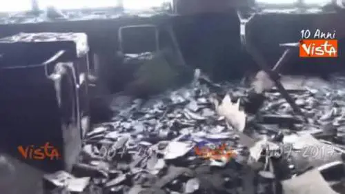 Incendio a Londra, dentro gli appartamenti ridotti in cenere