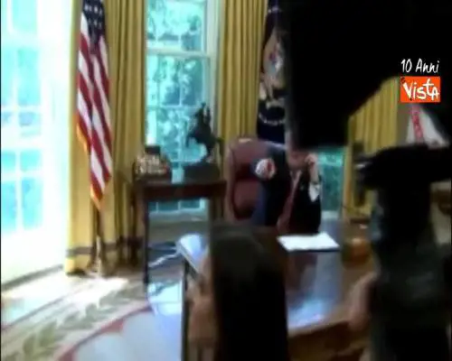 Usa, Trump alla giornalista ''Hai un bel sorriso''. E interrompe chiamata con premier irlandese