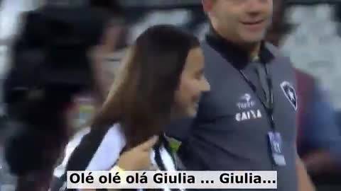 Brasile, la torcida del Botafogo per la figlia cieca del calciatore