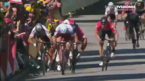 Tour De France, il video della caduta di Mark Cavendish
