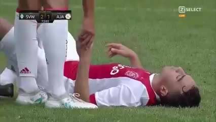 Ajax, Nouri crolla a terra durante la partita