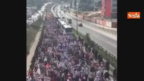 In migliaia ad Istanbul partecipano alla marcia per la giustizia