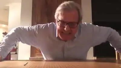 Sgarbi festeggia la querela della Raggi