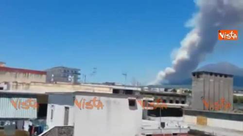 Vesuvio brucia: continua l'emergenza incendi