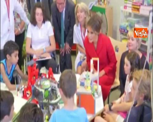 Melania Trump visita l'ospedale pedriatico di Parigi 