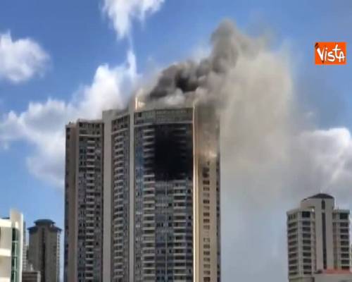 Usa, in fiamme un grattacielo a Honolulu, almeno 3 vittime