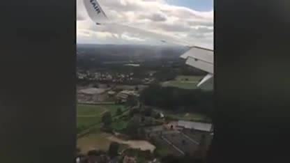 L'atterraggio è violento: panico sul volo Ryanair             