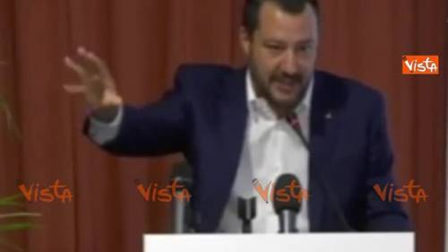 Salvini: "Il latino di Renzi? Poteva chiedere alla moglie"