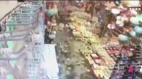 Bodrum, la scossa fa tremare un negozio