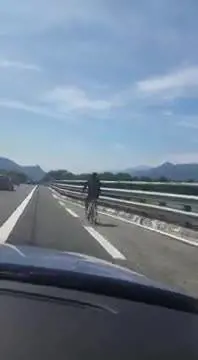 Agente insulta l'immigrato (e la Boldrini): sospeso per questo video