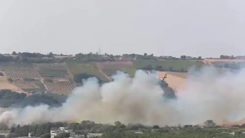 Termoli, l'intervento del canadair sullo stabilimento Fiat