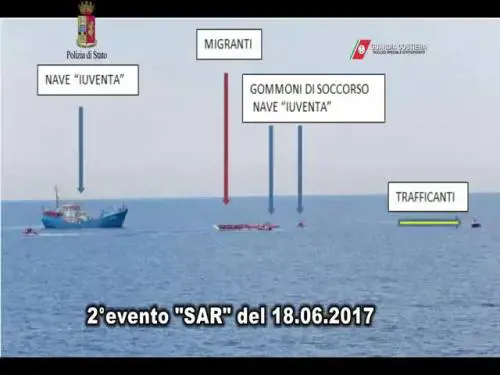 Le "consegne concordate" tra gli scafisti e la ong tedesca