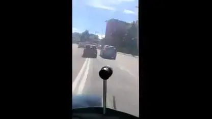 Milano, inseguimento col furgone