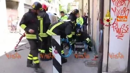 Novantunenne si ribalta con la propria auto, illesa