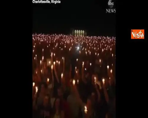Charlottesville, 'Love wins' il coro alla fiaccolata contro l'odio e la violenza