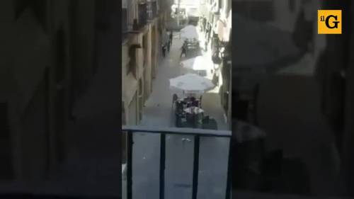 La polizia in azione nelle strade di Barcellona