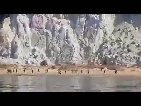 Agrigento, carretta del mare con 40 migranti approda sulla spiaggia