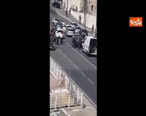 Marsiglia, van contro due fermate del bus una vittima. Polizia e militari sul posto