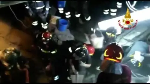 Ischia, i vigili del fuoco salvano neonato di sette mesi