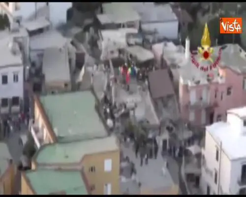 L'isola di Ischia vista dall'elicottero dopo il terremoto
