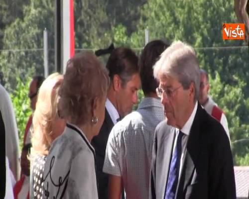 Amatrice, Gentiloni saluta i familiari delle vittime del sisma alla messa di commemorazione